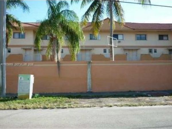 220 W 68th St, Unit 101, Hialeah, FL 33014