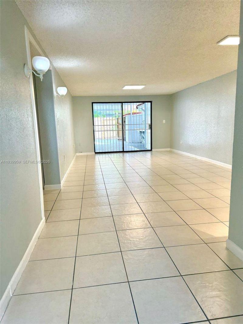 220 W 68th St, Unit 101, Hialeah, FL 33014 Photo