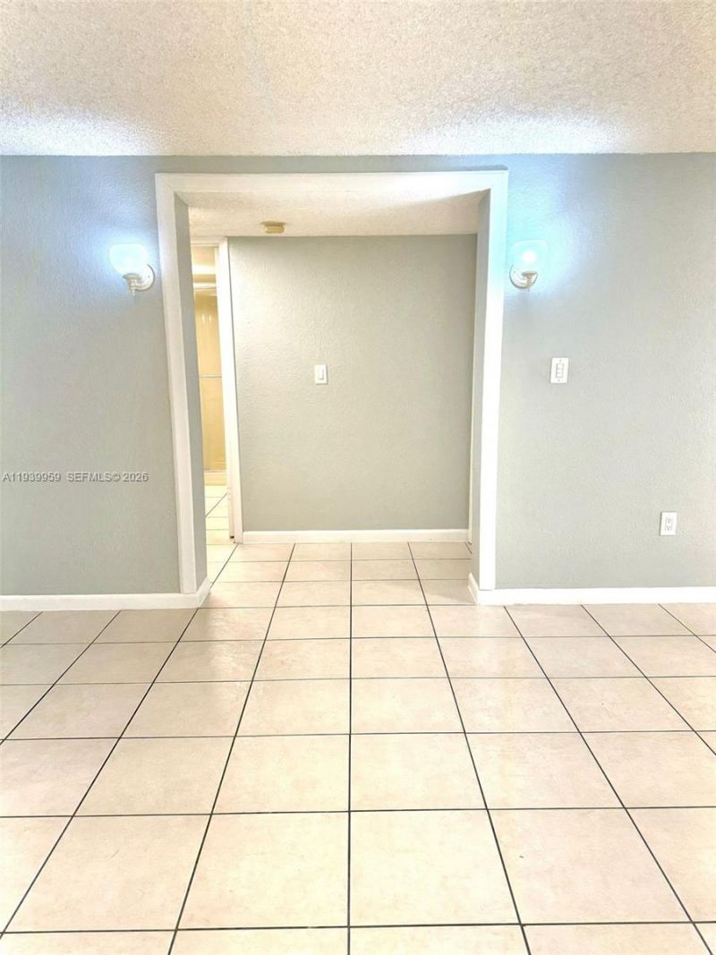 220 W 68th St, Unit 101, Hialeah, FL 33014 Photo