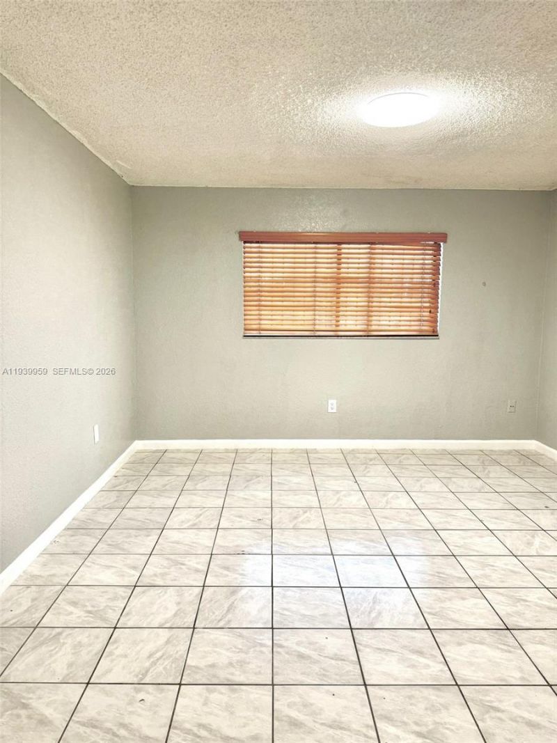 220 W 68th St, Unit 101, Hialeah, FL 33014 Photo