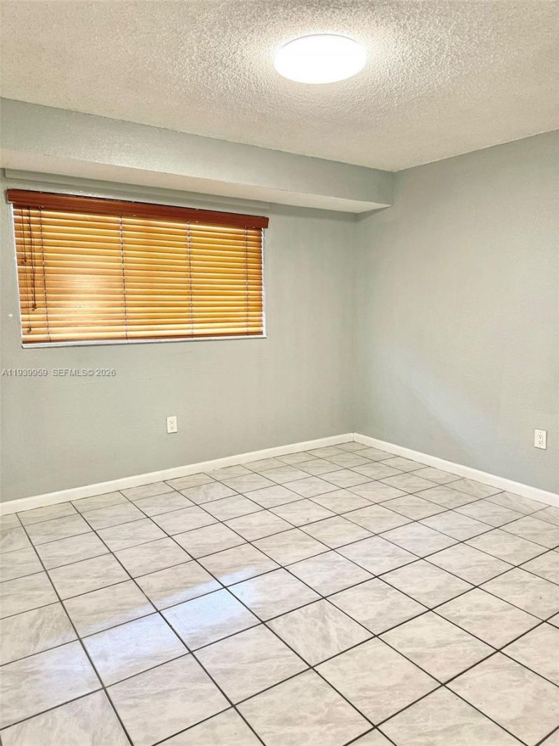 220 W 68th St, Unit 101, Hialeah, FL 33014 Photo