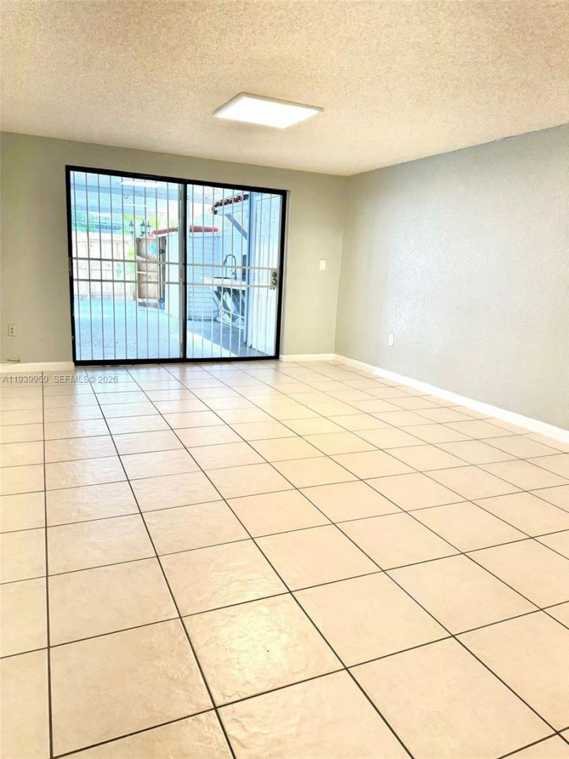 220 W 68th St, Unit 101, Hialeah, FL 33014 Photo