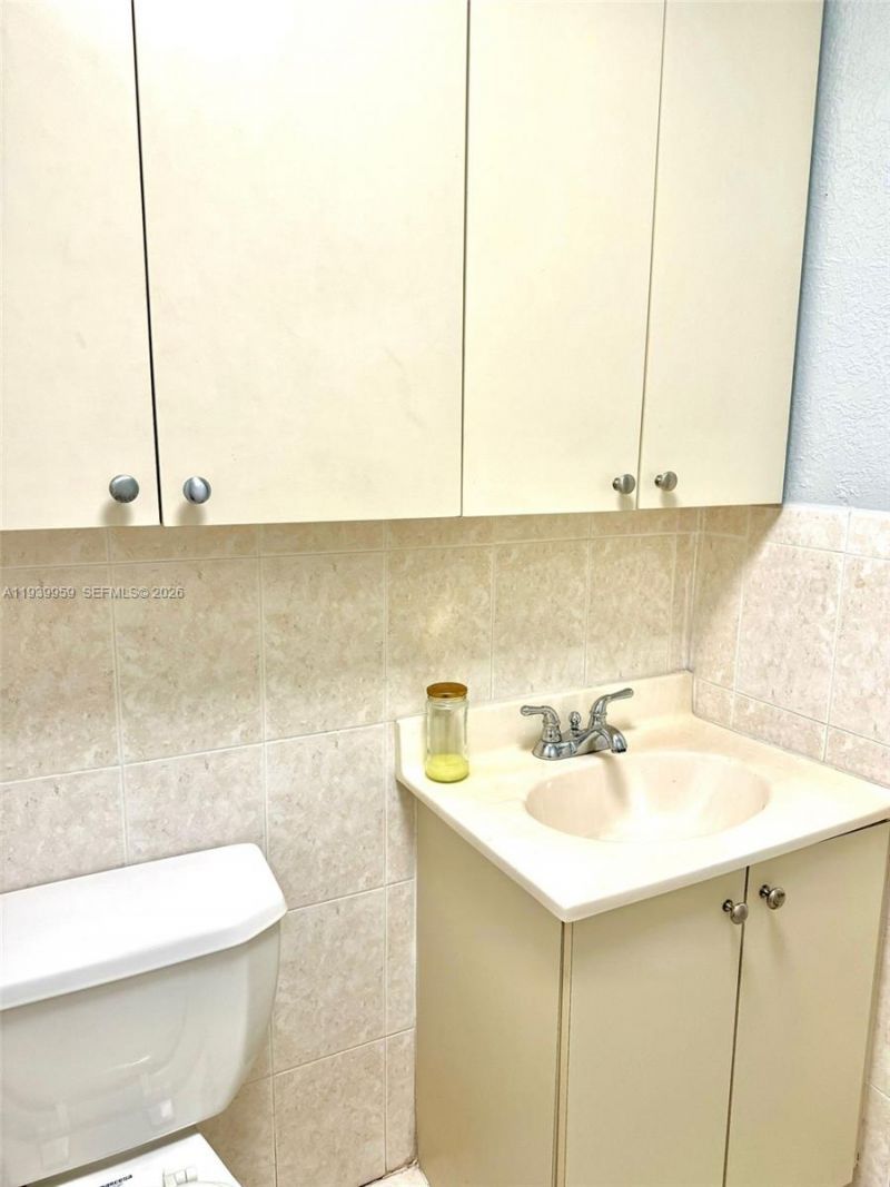220 W 68th St, Unit 101, Hialeah, FL 33014 Photo