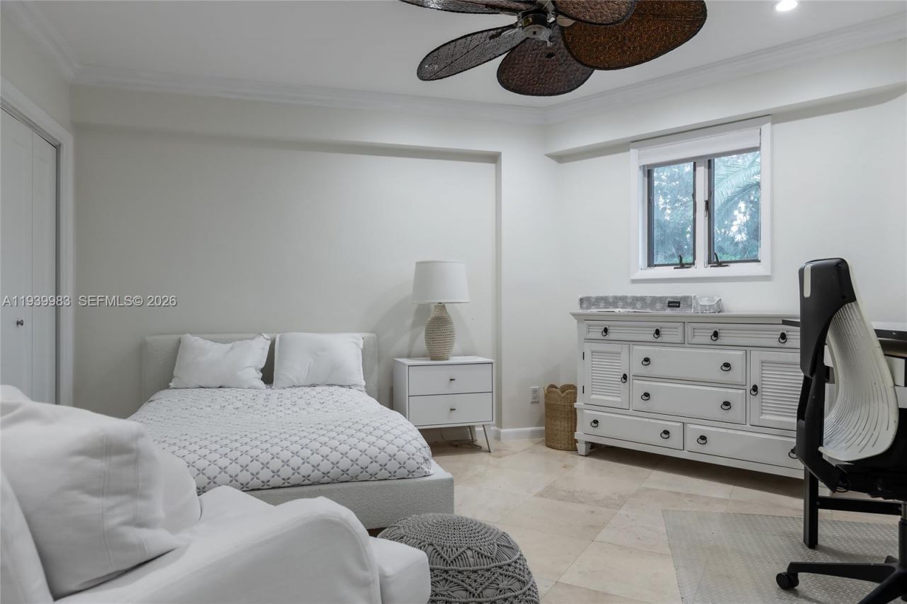 950 S Southlake Dr, Unit 950, Hollywood, FL 33019 Photo