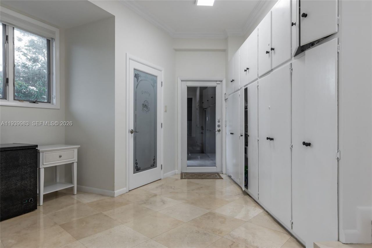 950 S Southlake Dr, Unit 950, Hollywood, FL 33019 Photo