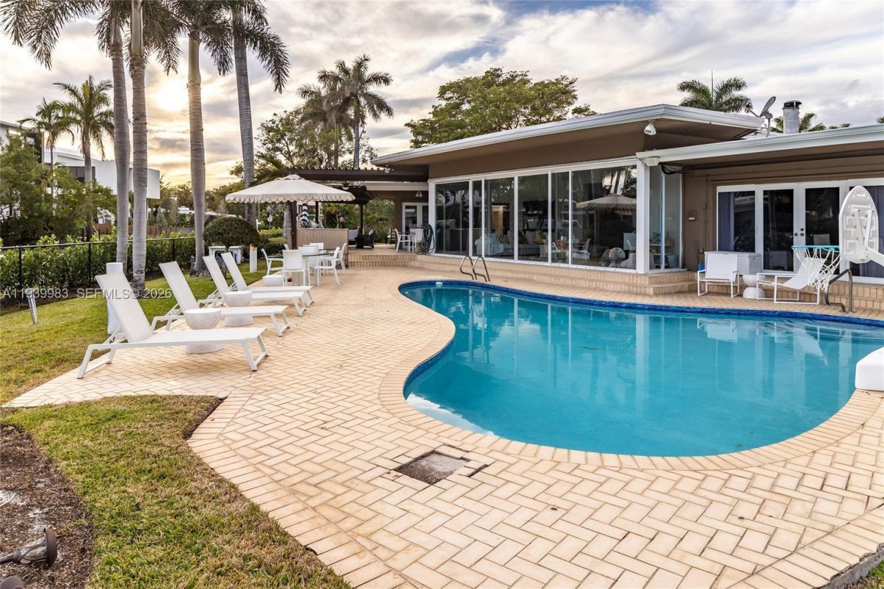 950 S Southlake Dr, Unit 950, Hollywood, FL 33019 Photo