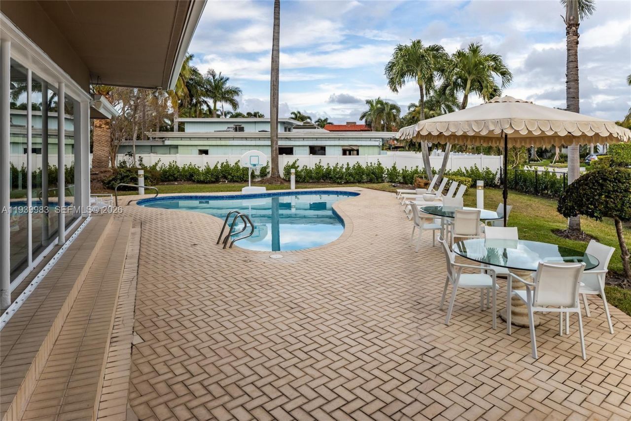 950 S Southlake Dr, Unit 950, Hollywood, FL 33019 Photo
