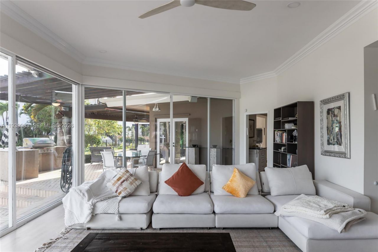 950 S Southlake Dr, Unit 950, Hollywood, FL 33019 Photo