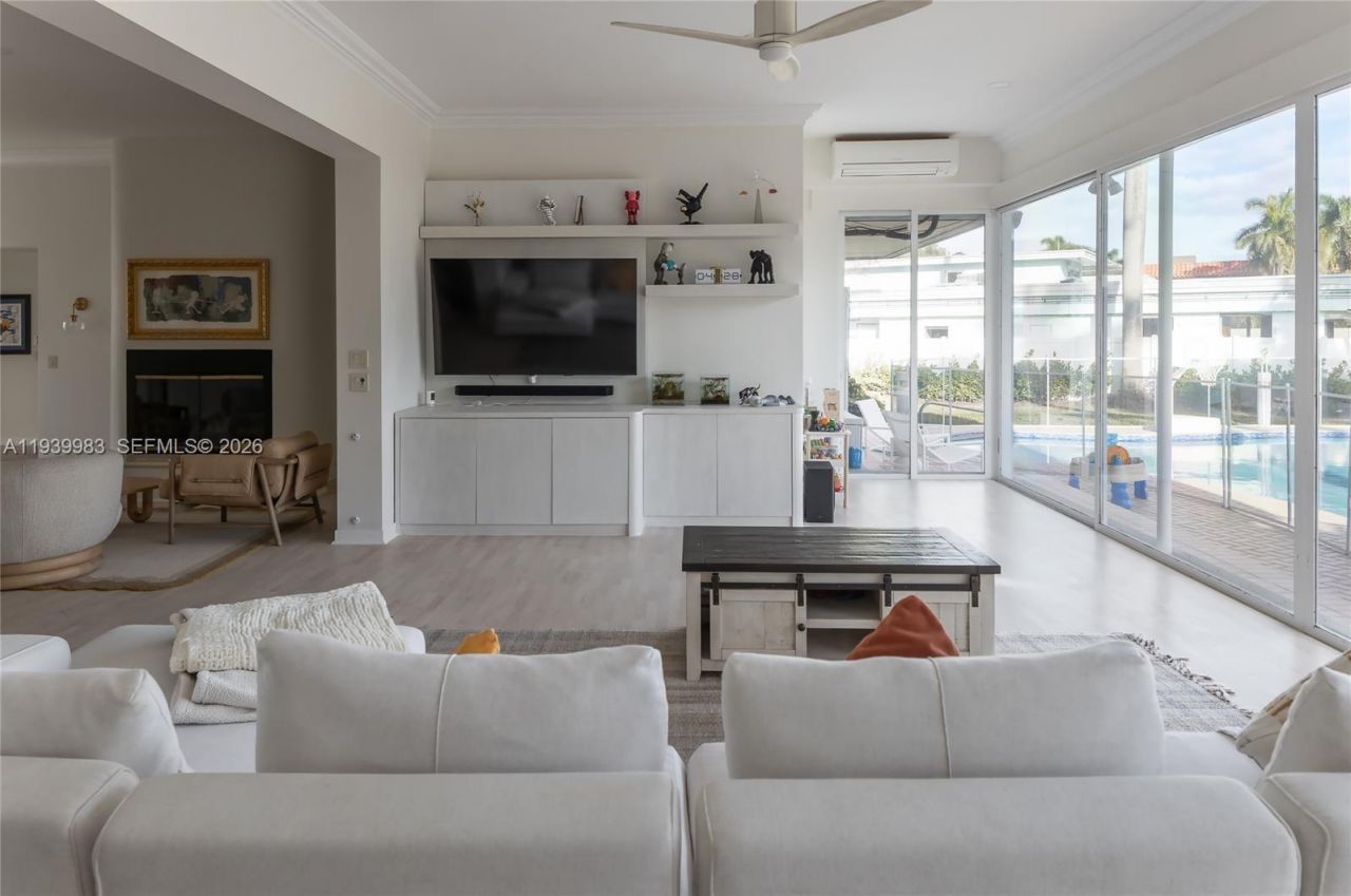 950 S Southlake Dr, Unit 950, Hollywood, FL 33019 Photo