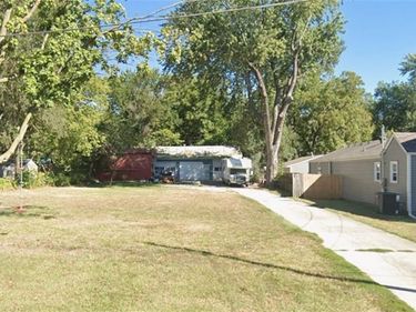 1003 NW B Street, Blue Springs, MO 64015