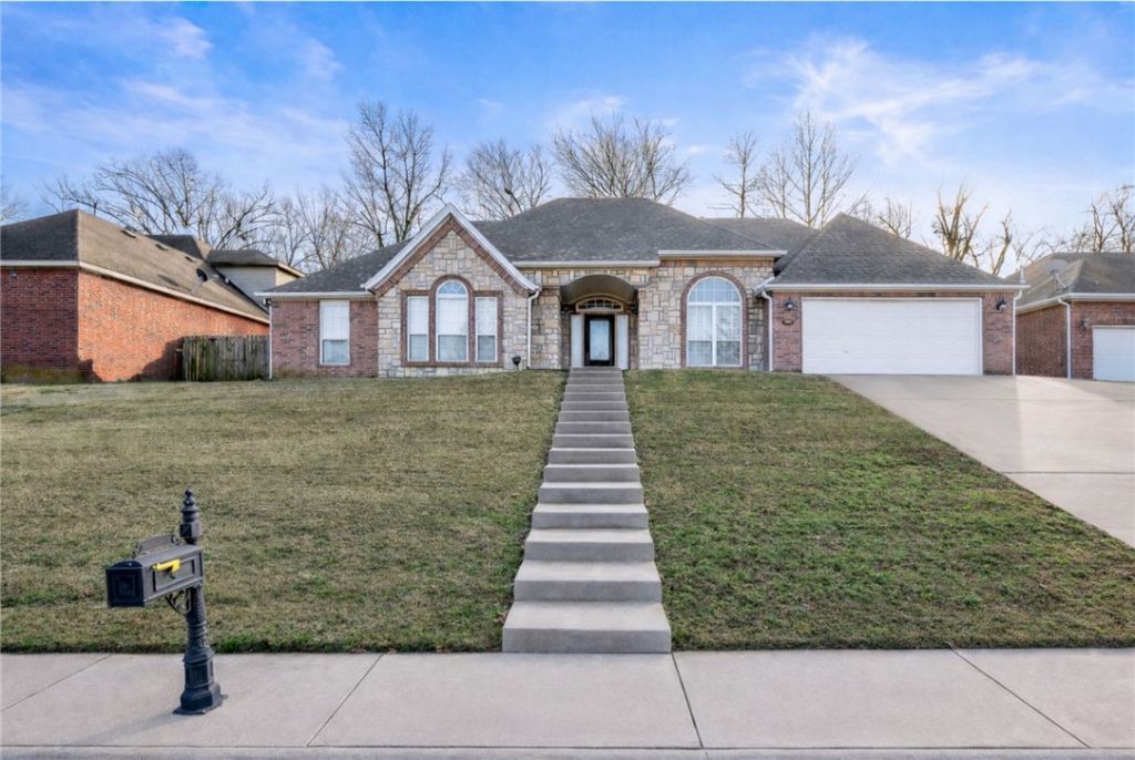 507 E Andrew Avenue, Springdale, AR 72764 Main Photo