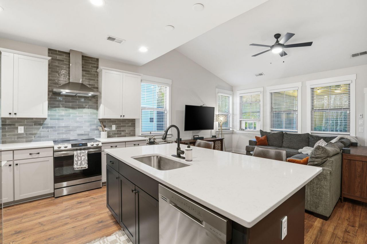 5106 Park Creek Avenue Photo 10