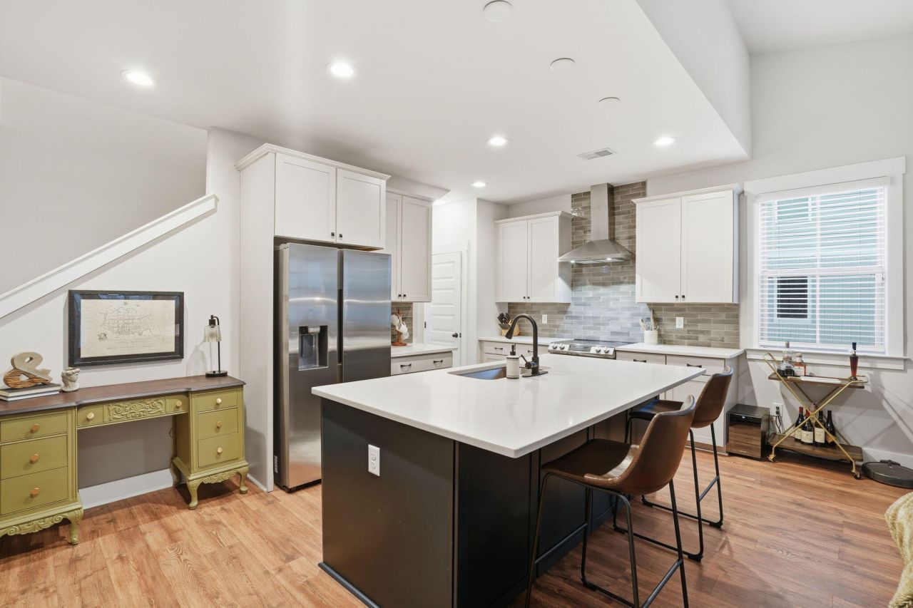 5106 Park Creek Avenue Photo 7