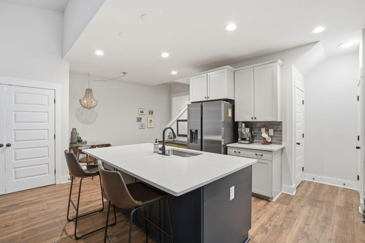 5106 Park Creek Avenue Photo 8