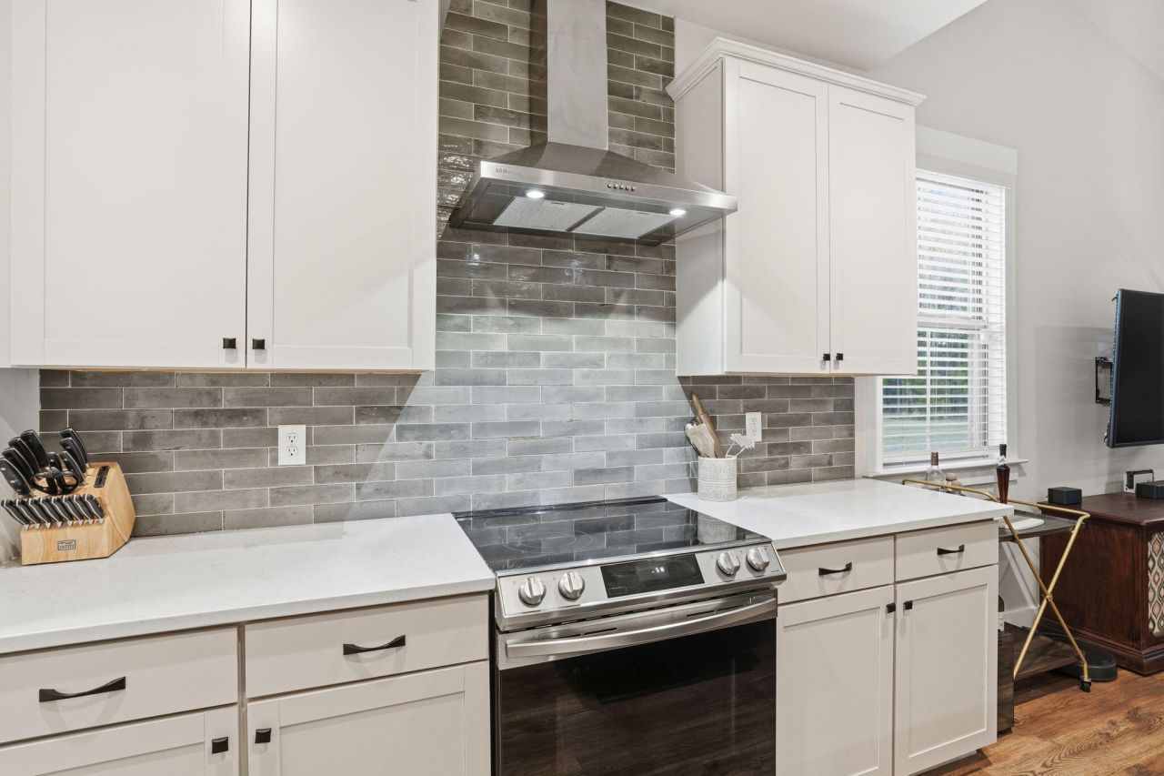 5106 Park Creek Avenue Photo 9