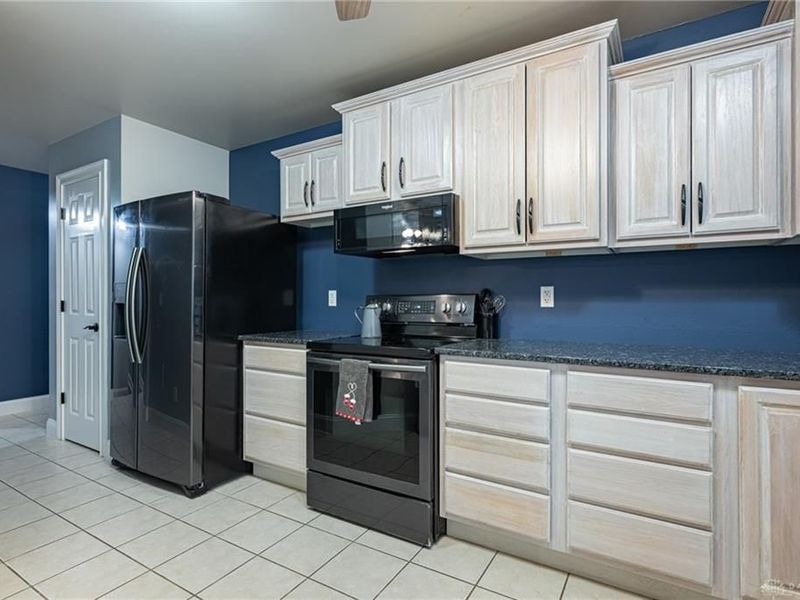 644 Lakengren Drive, Eaton, OH 45320 Photo 10