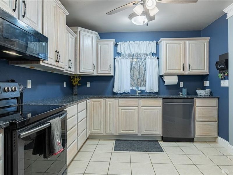 644 Lakengren Drive, Eaton, OH 45320 Photo 9