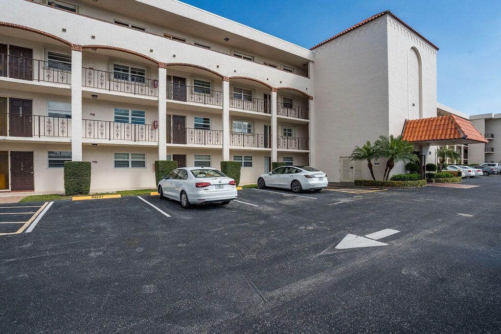 20 Yacht Club Drive, Unit 107, North Palm Beach, FL 33408 Photo