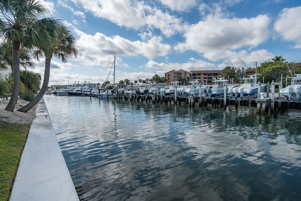 20 Yacht Club Drive, Unit 107, North Palm Beach, FL 33408 Photo