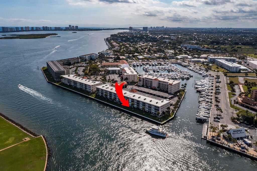 20 Yacht Club Drive, Unit 107, North Palm Beach, FL 33408 Photo