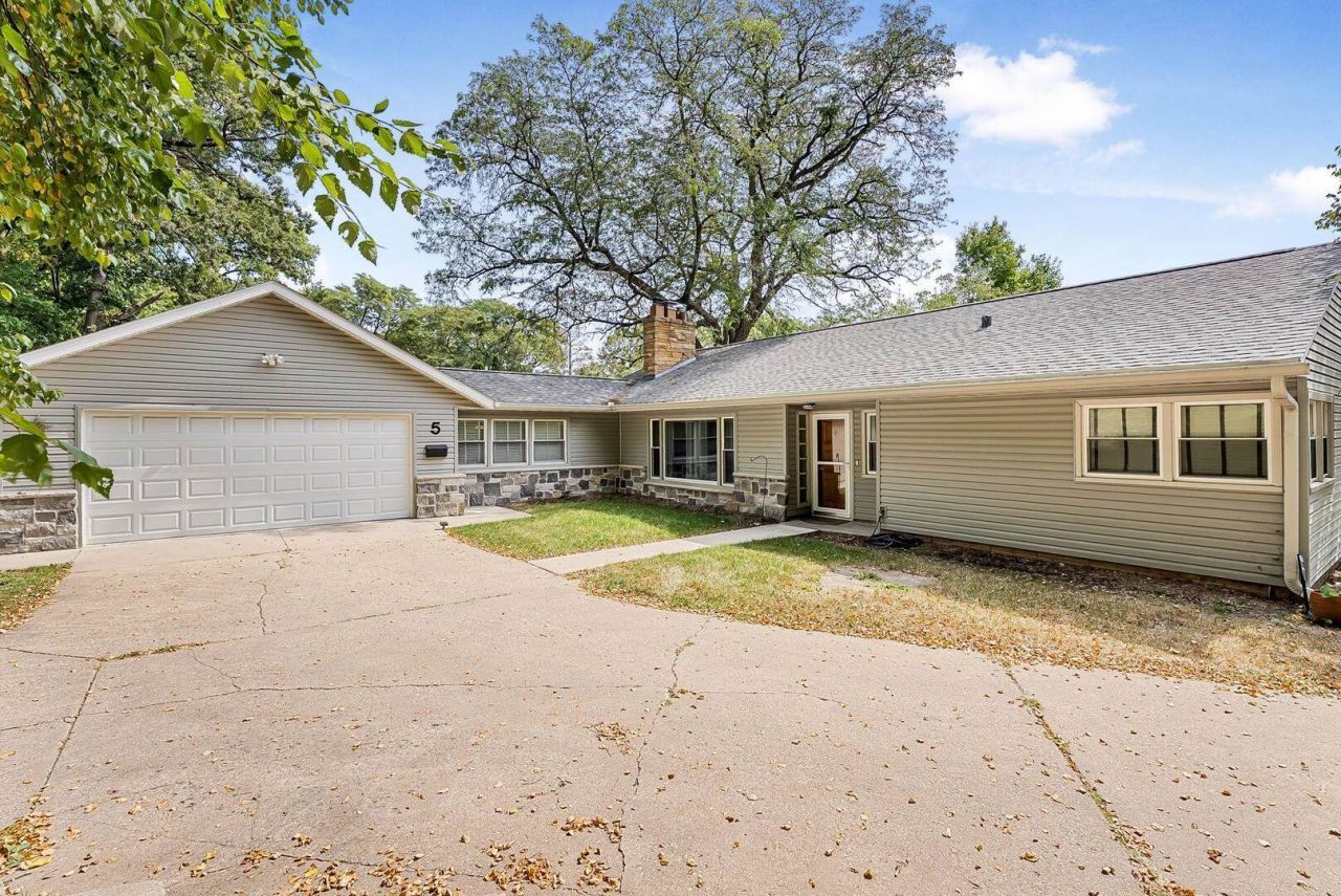 5 Riverview Park Dr Drive, Bettendorf, IA 52722 Main Photo