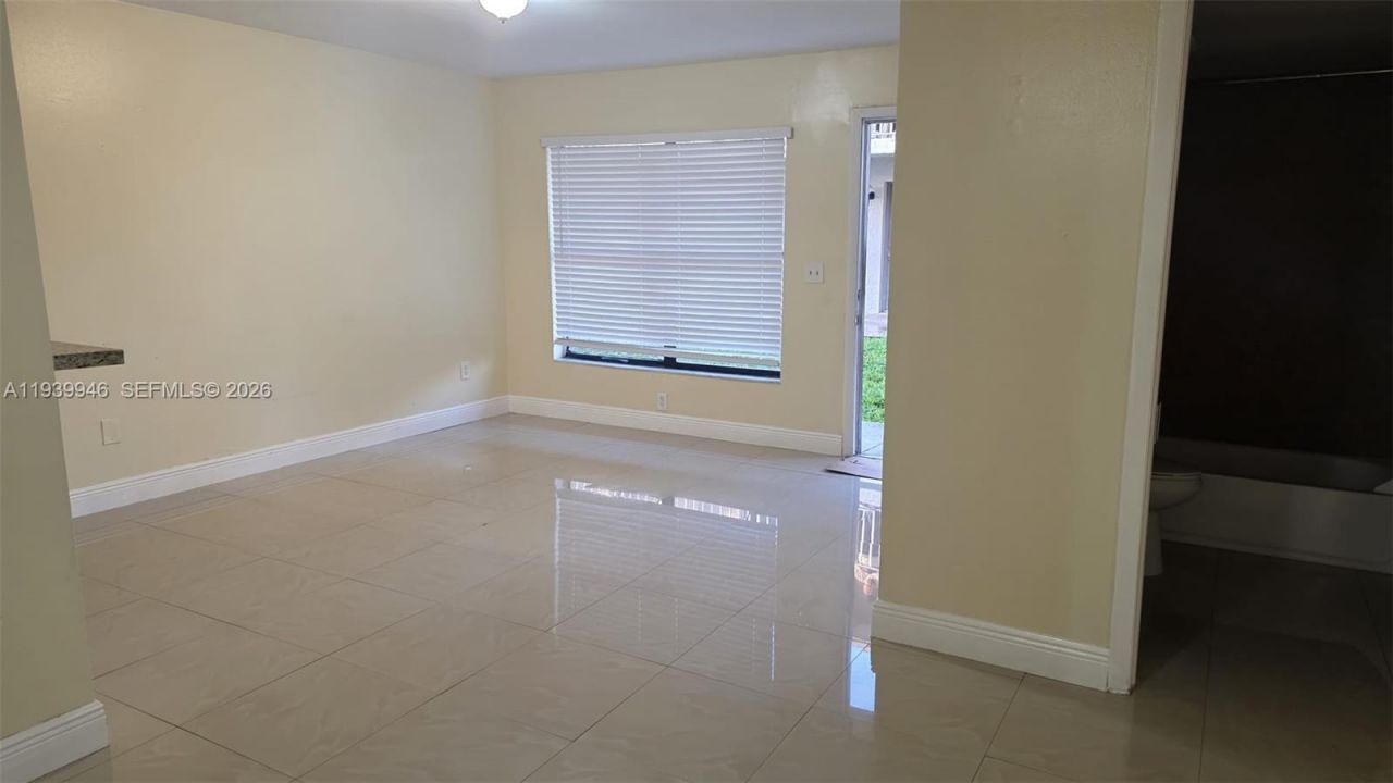 15304 SW 72nd St, Unit 28-14, Miami, FL 33193 Photo