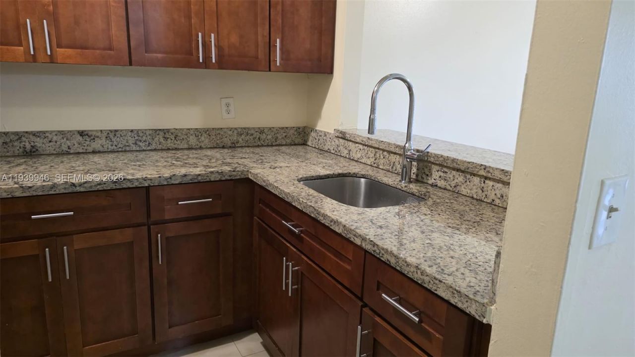 15304 SW 72nd St, Unit 28-14, Miami, FL 33193 Photo