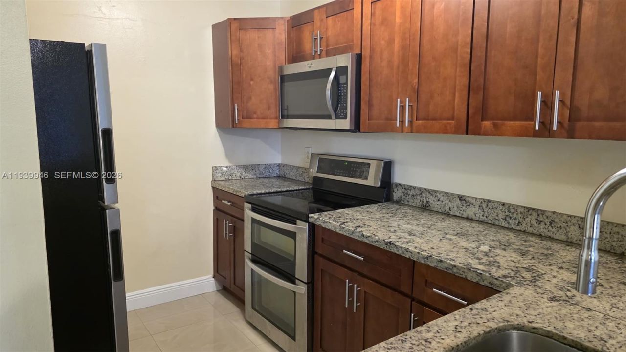 15304 SW 72nd St, Unit 28-14, Miami, FL 33193 Photo