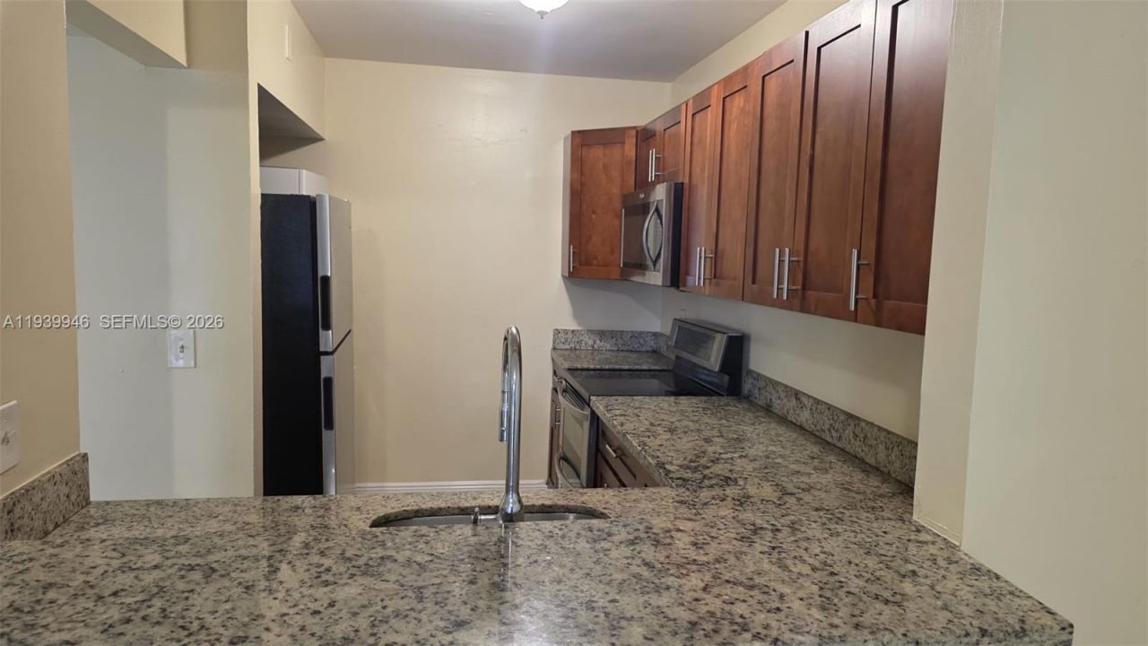 15304 SW 72nd St, Unit 28-14, Miami, FL 33193 Photo