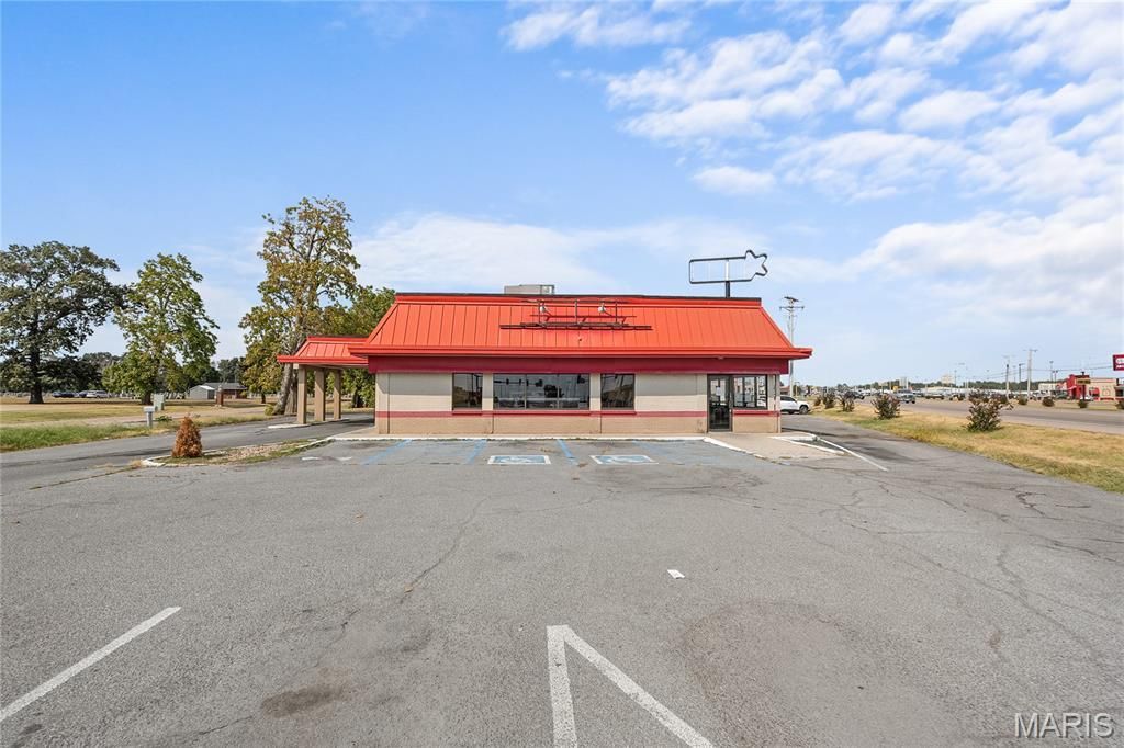 1105 S Main Street, Sikeston, MO 63801 Main Photo