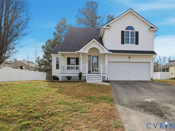 725 Cobbs Point Way, Cobbs Creek, VA 23836