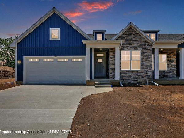 1128 Peninsula Drive, Grand Ledge, MI 48837