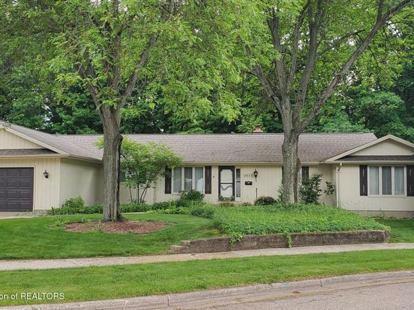 3723 Springbrook Lane, Lansing, MI 48917