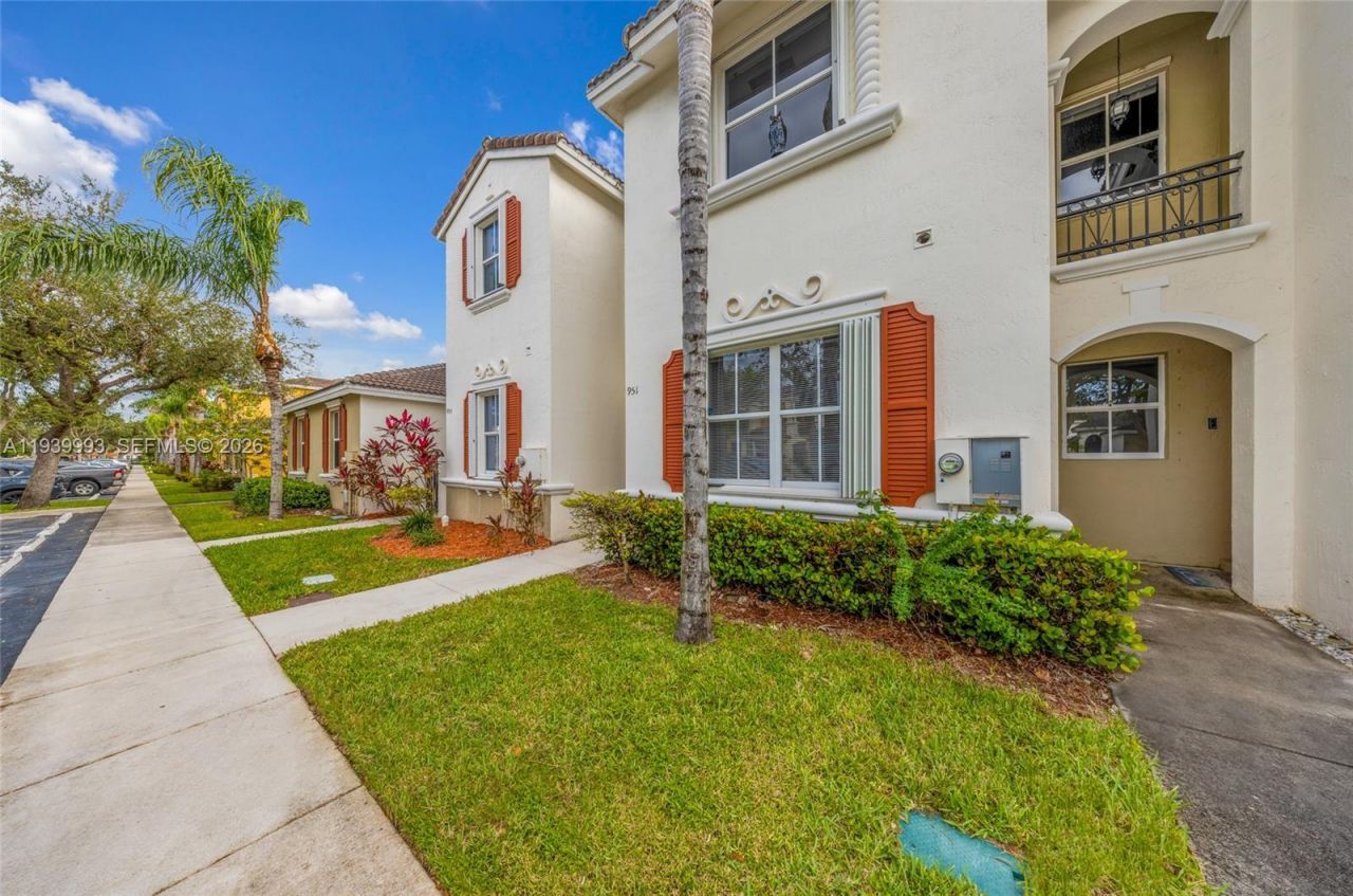 951 NE 42nd Ter, Unit 951, Homestead, FL 33033 Photo