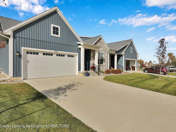 1137 Peninsula Drive, Grand Ledge, MI 48837