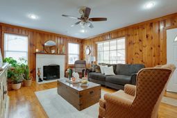 127 S Pine Street photo 4