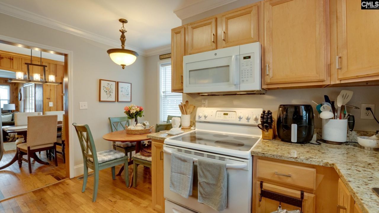 127 S Pine Street Photo 8