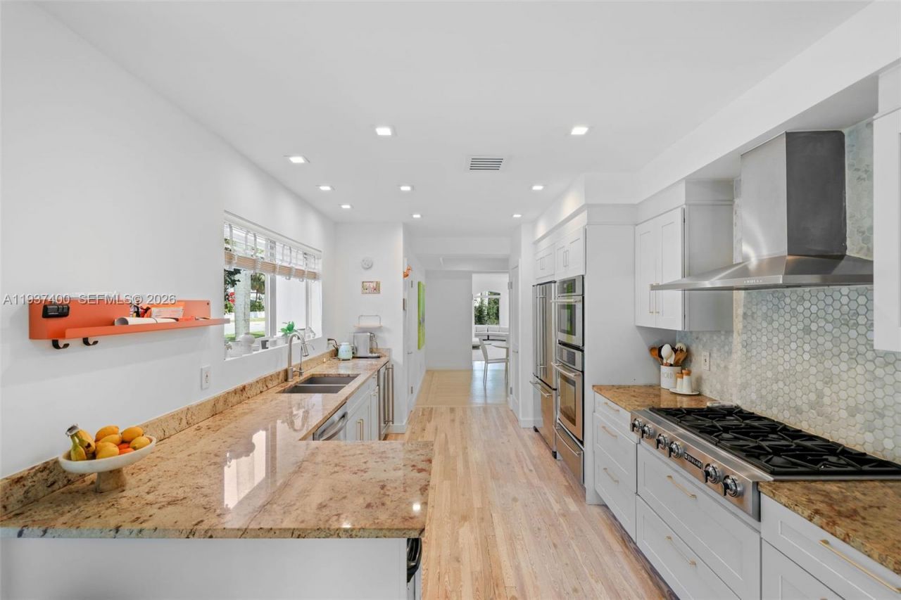 4490 Royal Palm Ave, Miami Beach, FL 33140 Photo