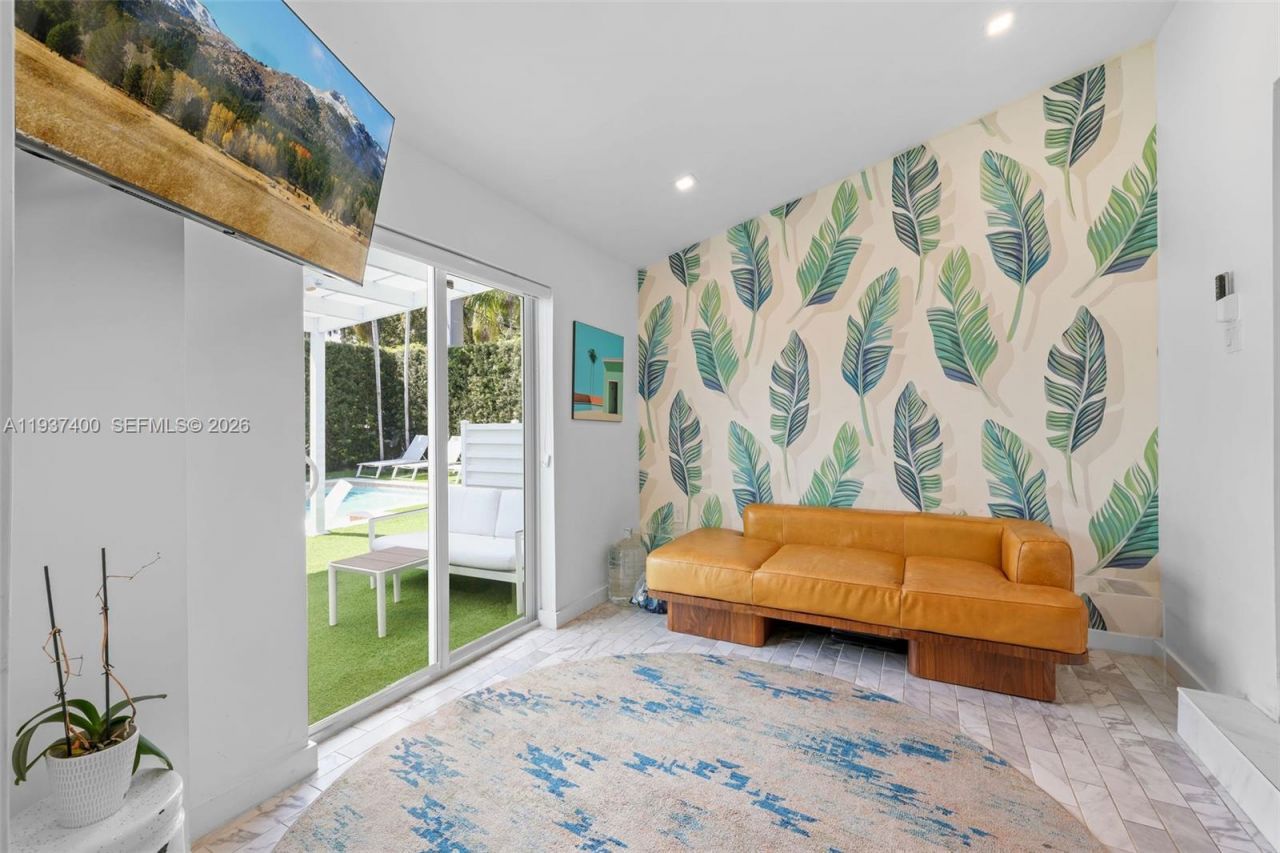 4490 Royal Palm Ave, Miami Beach, FL 33140 Photo