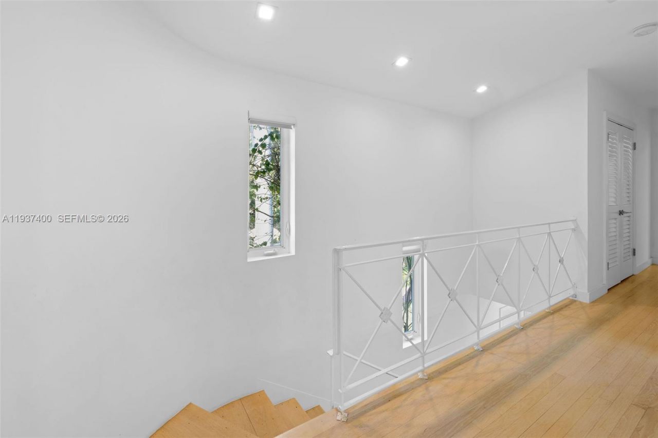 4490 Royal Palm Ave, Miami Beach, FL 33140 Photo