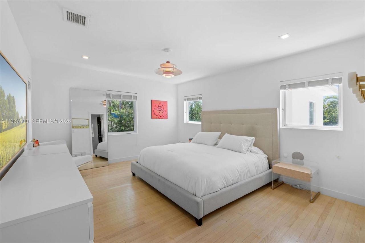 4490 Royal Palm Ave, Miami Beach, FL 33140 Photo