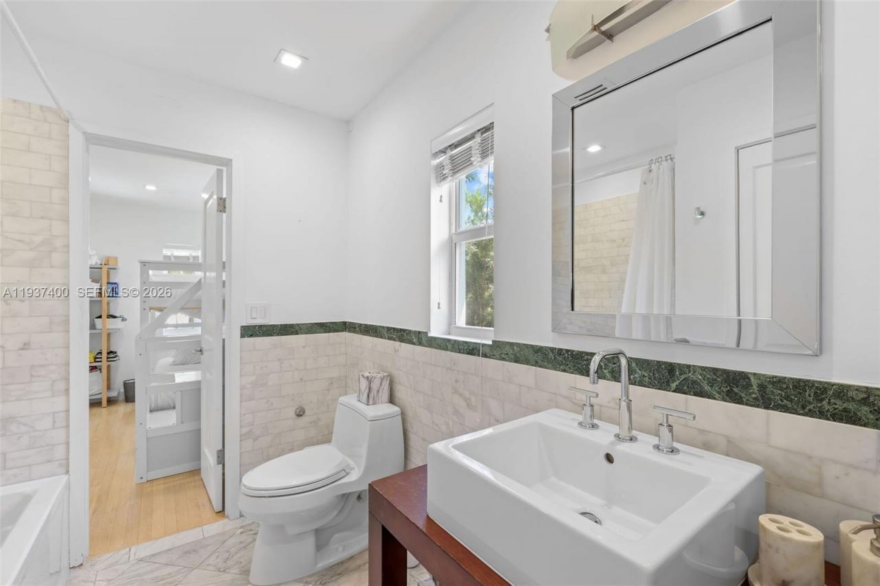4490 Royal Palm Ave, Miami Beach, FL 33140 Photo
