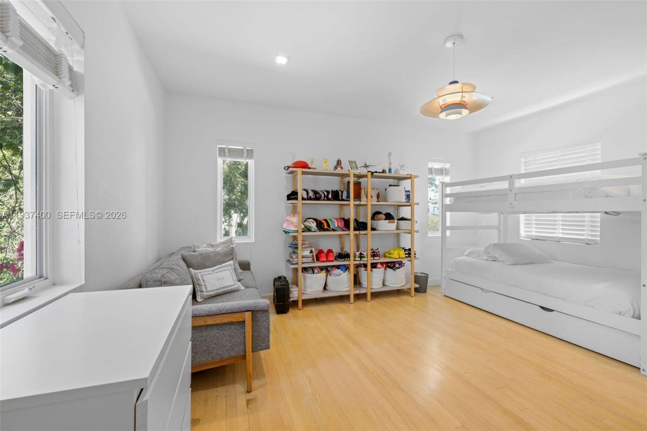 4490 Royal Palm Ave, Miami Beach, FL 33140 Photo