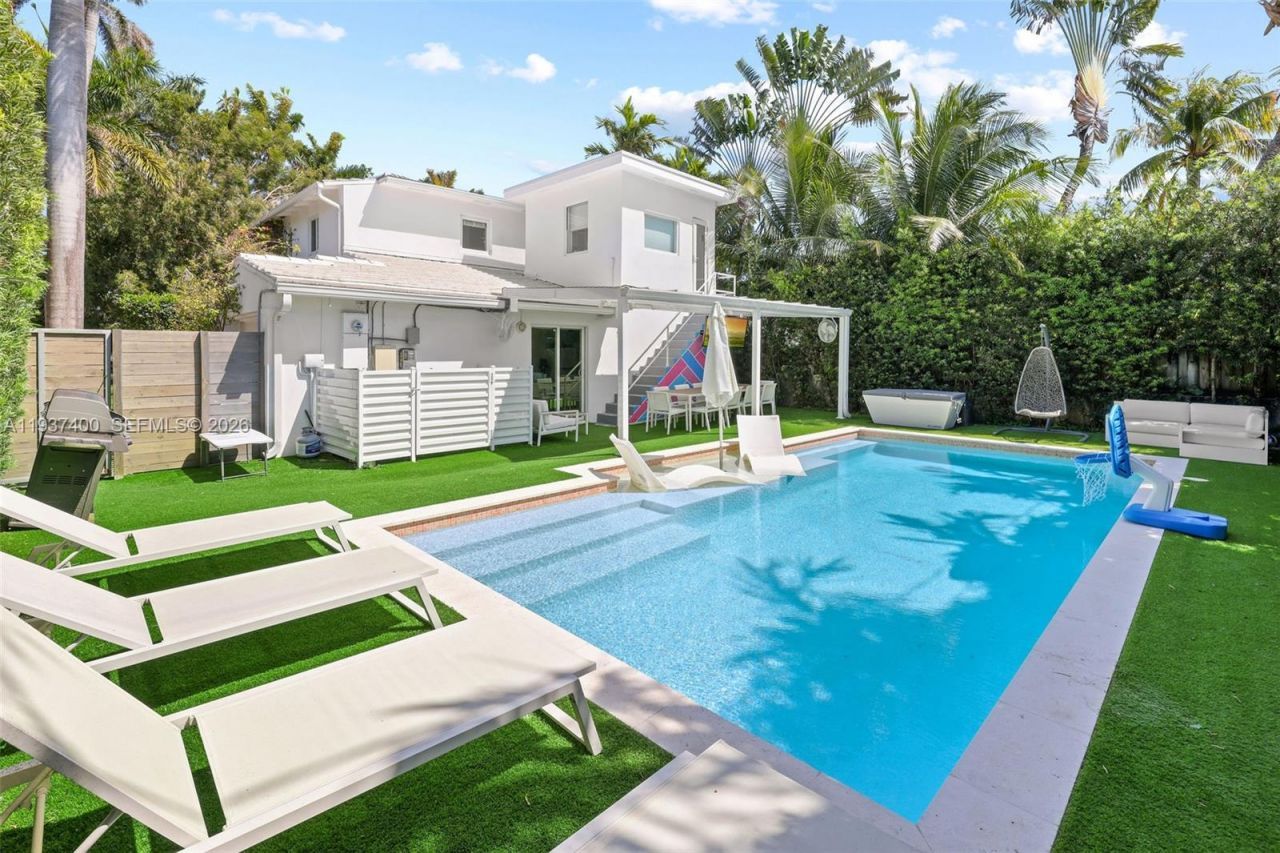 4490 Royal Palm Ave, Miami Beach, FL 33140 Photo