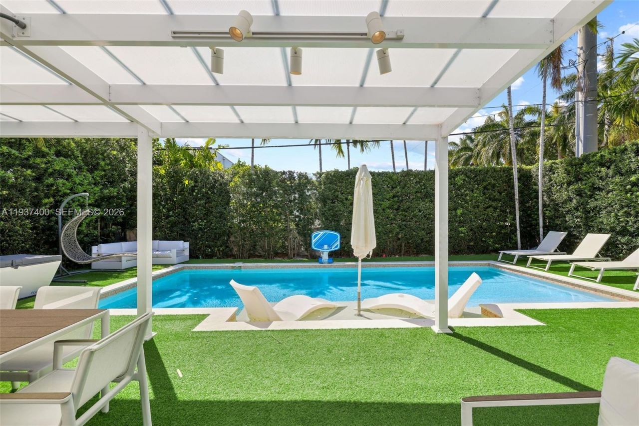 4490 Royal Palm Ave, Miami Beach, FL 33140 Photo