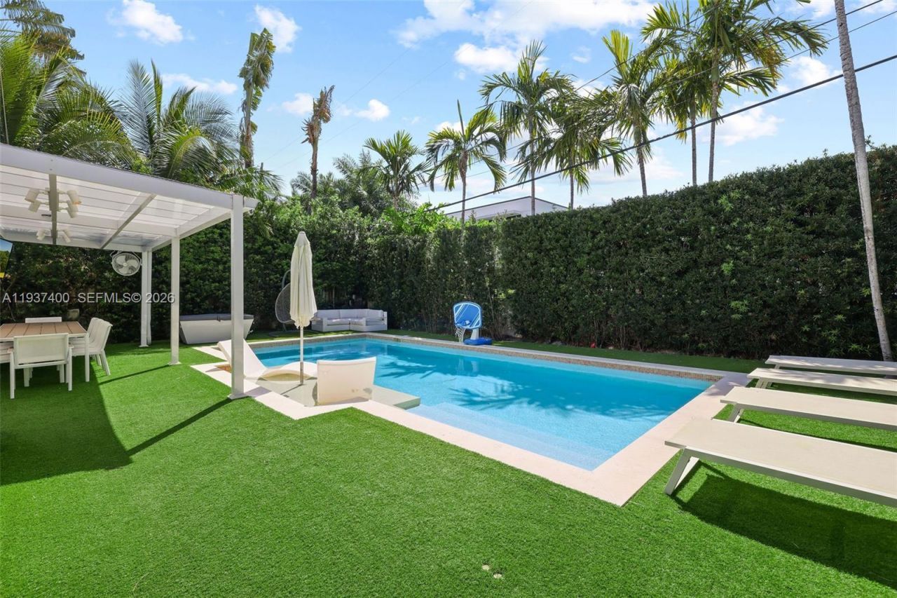4490 Royal Palm Ave, Miami Beach, FL 33140 Photo