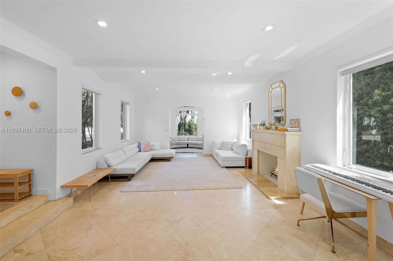 4490 Royal Palm Ave, Miami Beach, FL 33140 Photo
