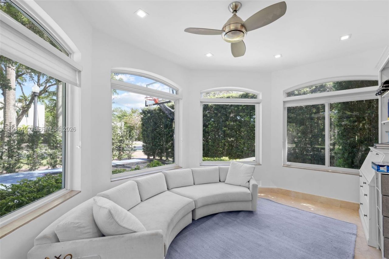 4490 Royal Palm Ave, Miami Beach, FL 33140 Photo