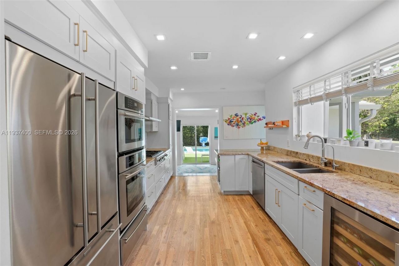 4490 Royal Palm Ave, Miami Beach, FL 33140 Photo