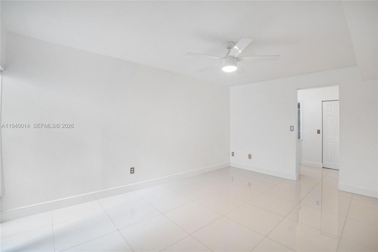 3545 Magellan Cir, Unit 356-5, Aventura, FL 33180 Photo